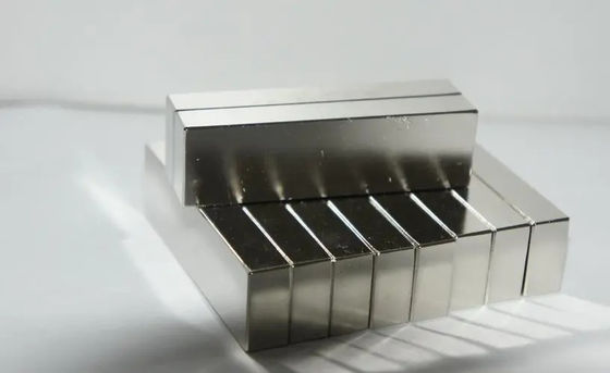 N45 آهنرباهای نئودیمیوم بلوک روی پوشش آهنرباهای نوار نئودیمیوم قدرتمند