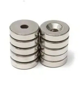 آهنرباهای دائمی مربعی NdFeB آهنرباهای نئودیمیومی با سوراخ های غرق شده