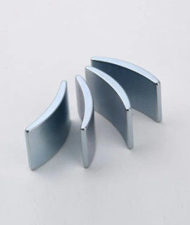 نمونه آهنرباهای موتور دائمی با قوس متخلخل با دوام NdFeB موجود است