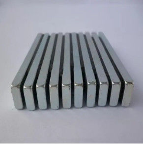 آهنرباهای نواری نئودیمیوم سفارشی آهنرباهای خاکی کمیاب آهنرباهای فلزی با پوشش روی
